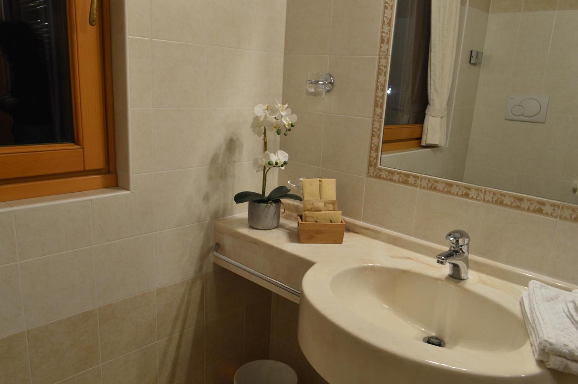 Hotel Garni Sant'Antonio Con Spa Madonna Exterior foto